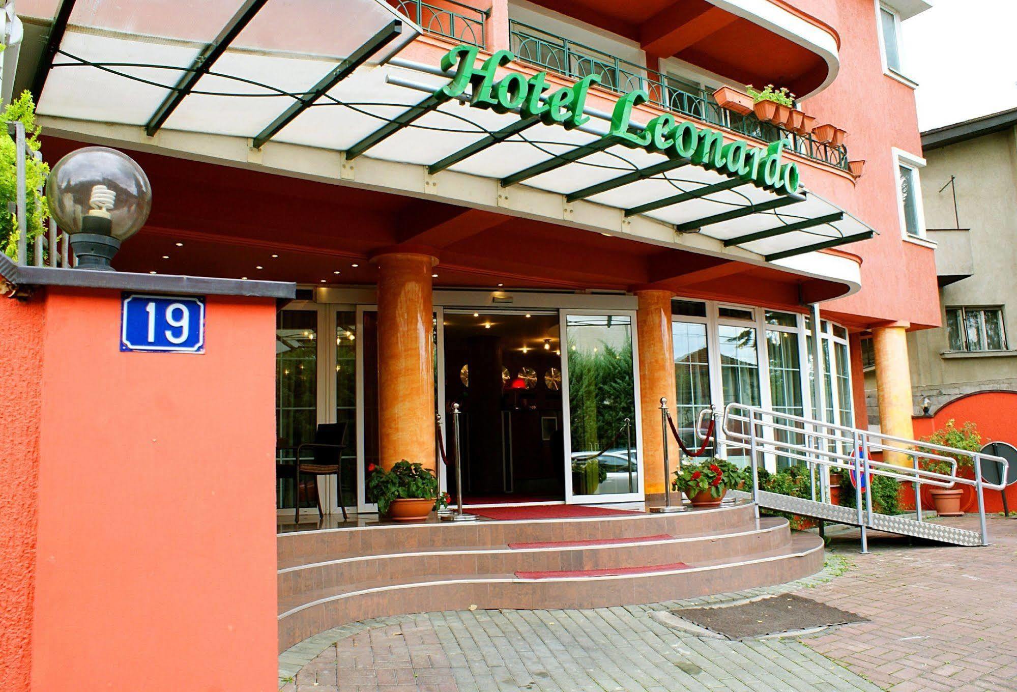 Leonardo Hotel Skopje Bagian luar foto