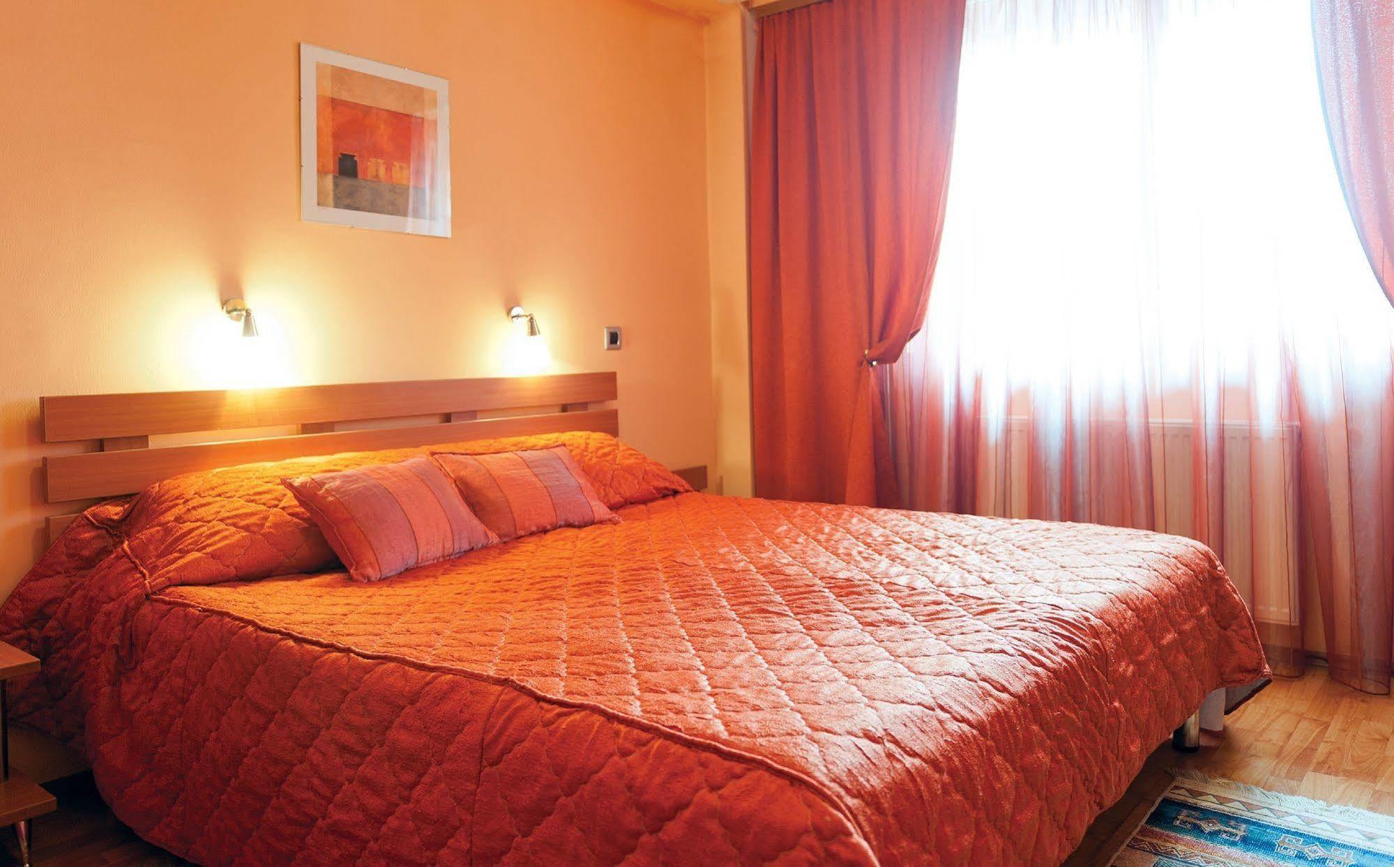 Leonardo Hotel Skopje Bagian luar foto
