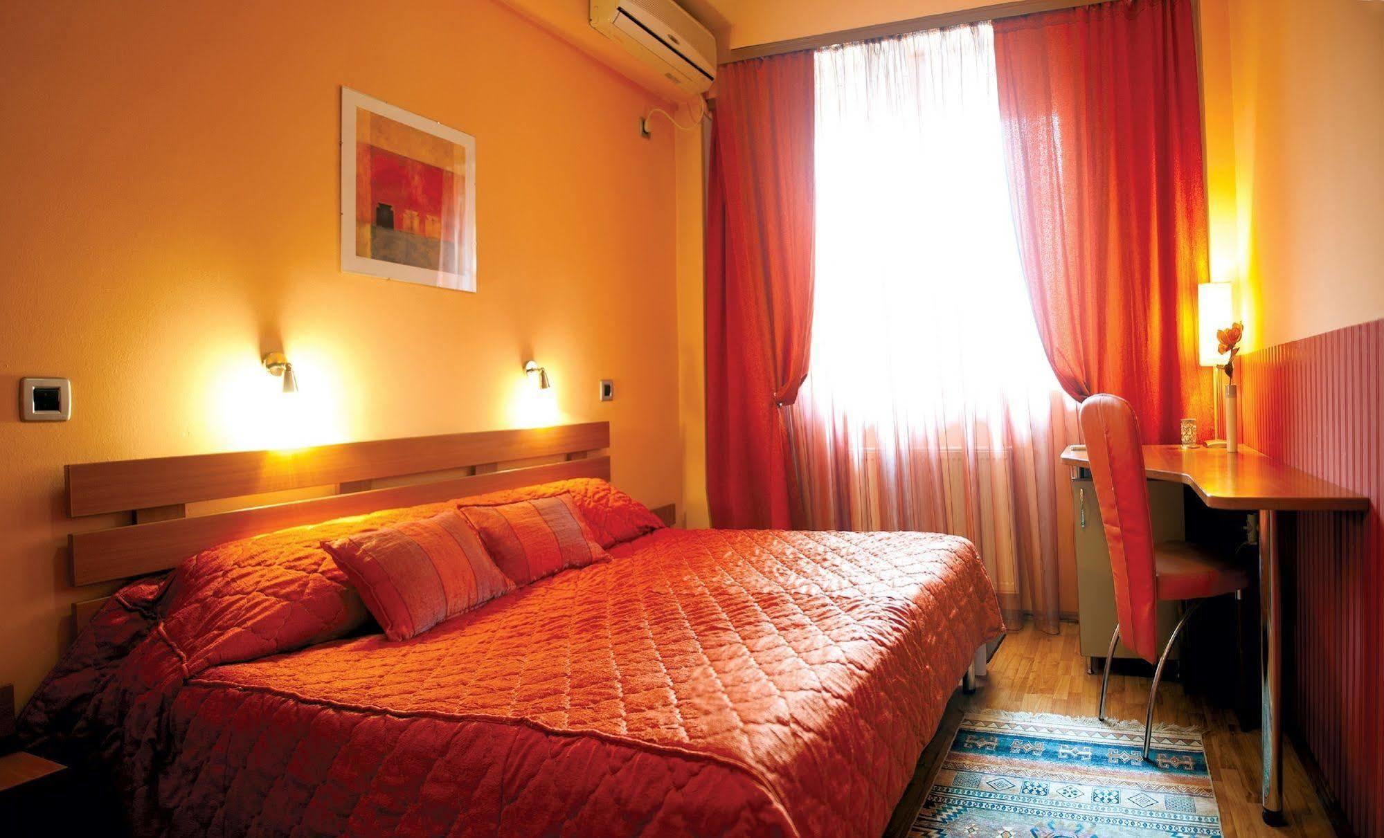 Leonardo Hotel Skopje Bagian luar foto