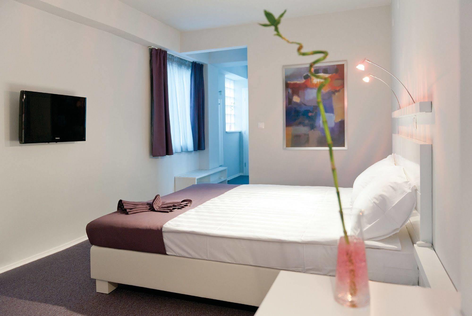 Leonardo Hotel Skopje Bagian luar foto