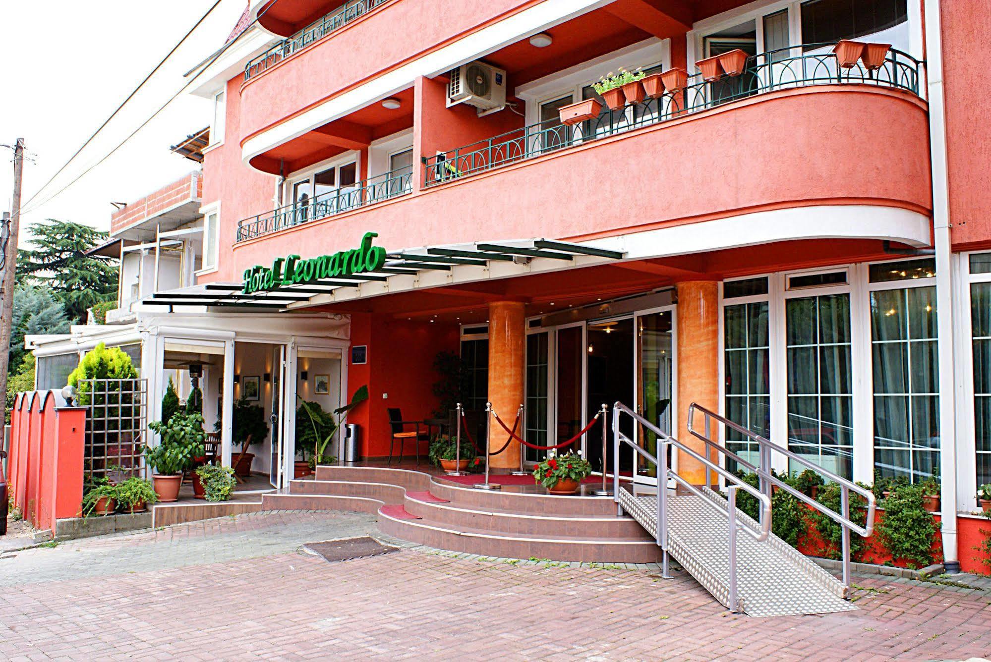 Leonardo Hotel Skopje Bagian luar foto