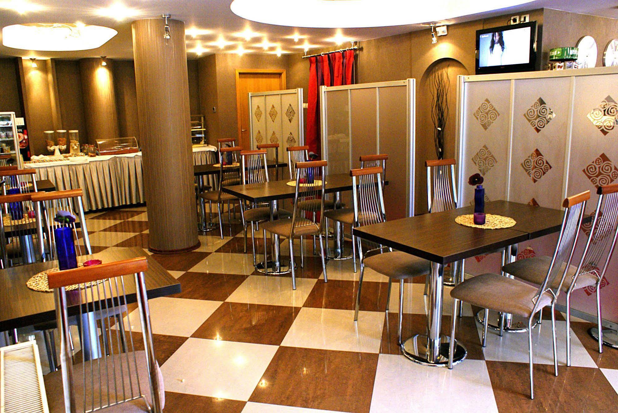 Leonardo Hotel Skopje Bagian luar foto