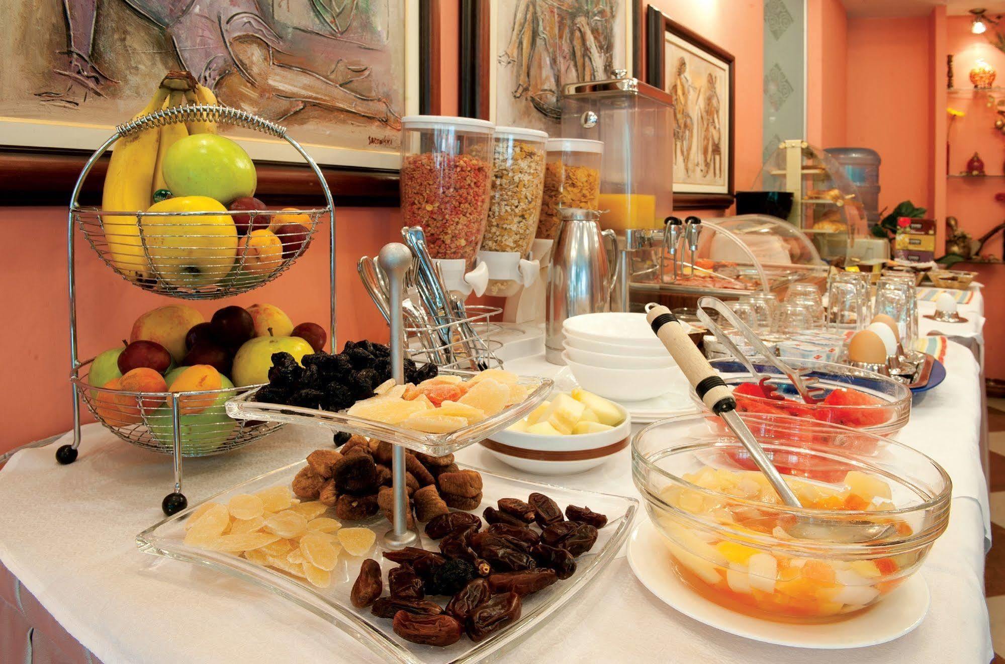 Leonardo Hotel Skopje Bagian luar foto