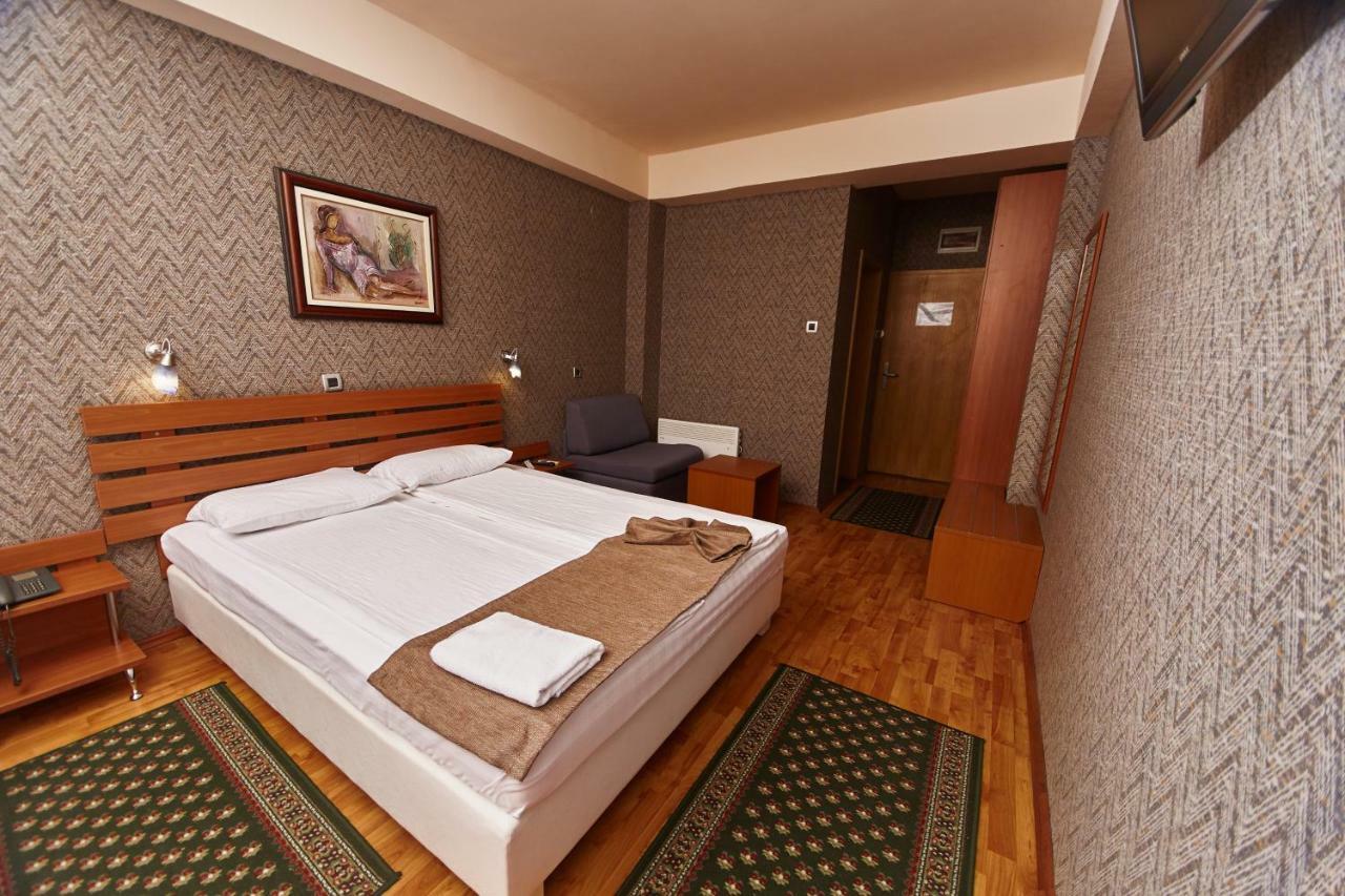 Leonardo Hotel Skopje Bagian luar foto
