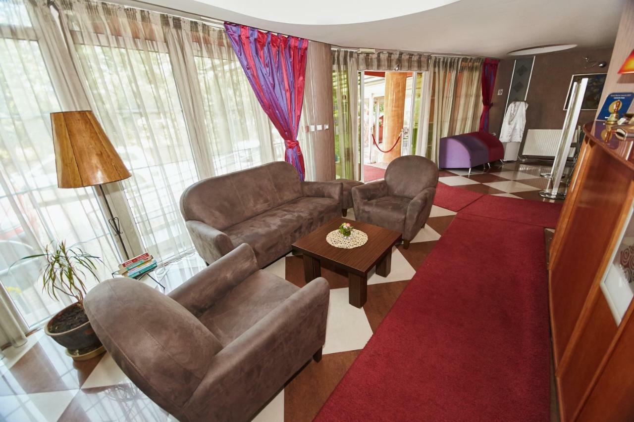 Leonardo Hotel Skopje Bagian luar foto