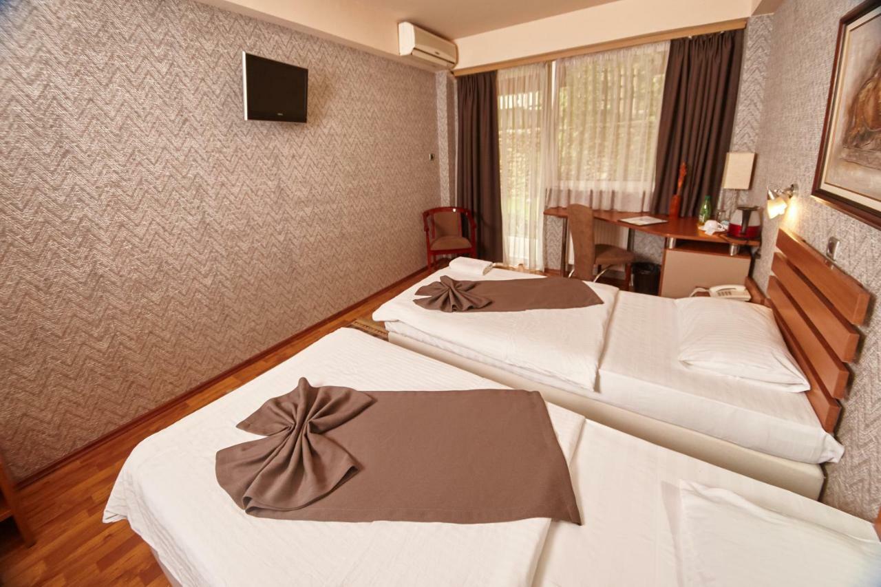 Leonardo Hotel Skopje Bagian luar foto