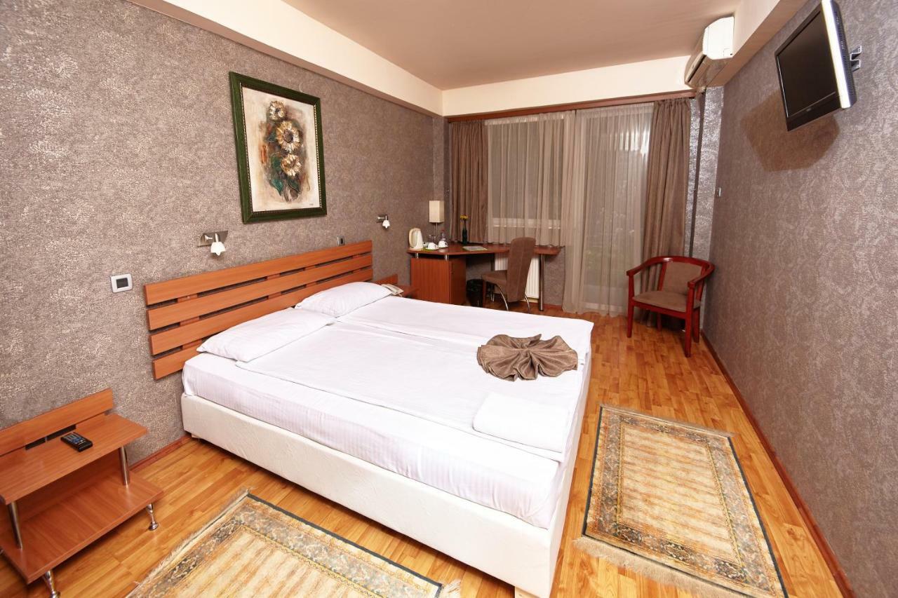 Leonardo Hotel Skopje Bagian luar foto