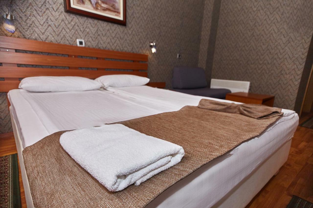 Leonardo Hotel Skopje Bagian luar foto