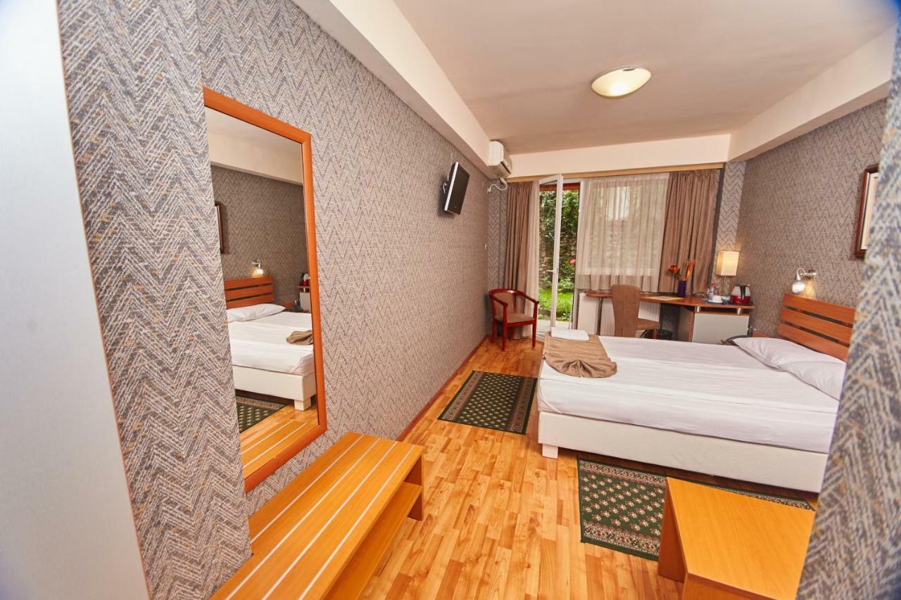 Leonardo Hotel Skopje Bagian luar foto