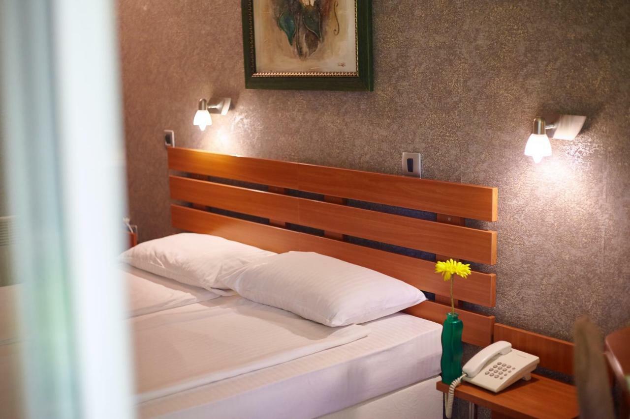 Leonardo Hotel Skopje Bagian luar foto