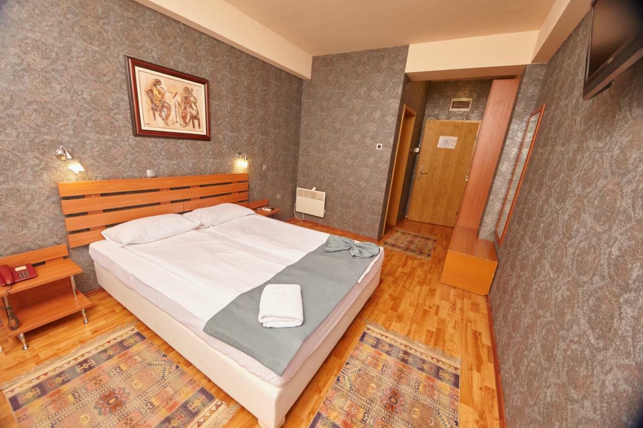 Leonardo Hotel Skopje Bagian luar foto
