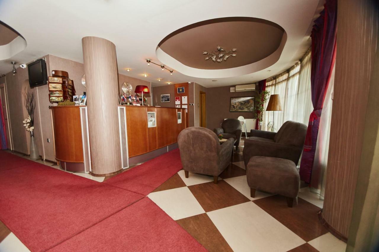 Leonardo Hotel Skopje Bagian luar foto