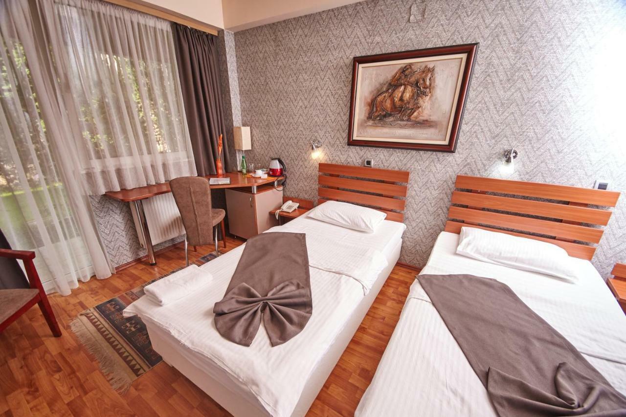 Leonardo Hotel Skopje Bagian luar foto